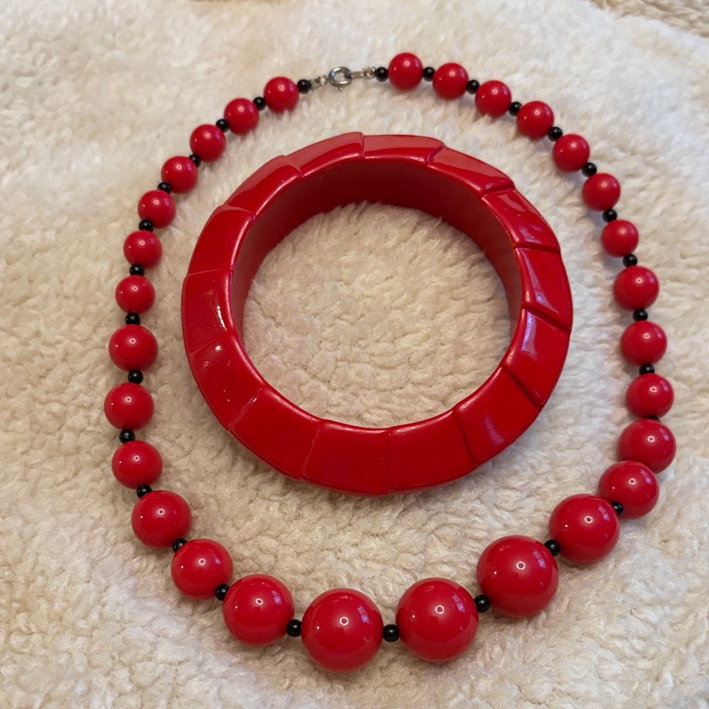Vibrant Red Beaded Necklace and Bracelet Set